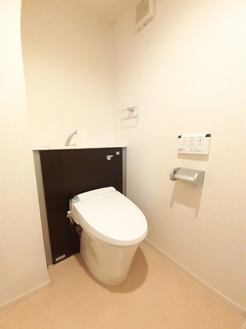 落ち着いたトイレです♪