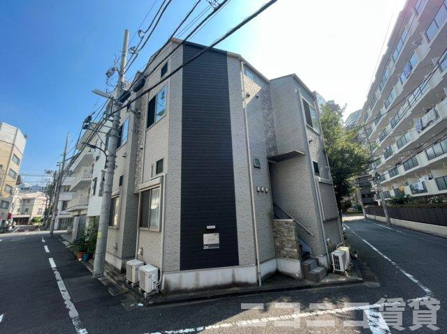 新宿区北新宿４丁目のアパートの外観