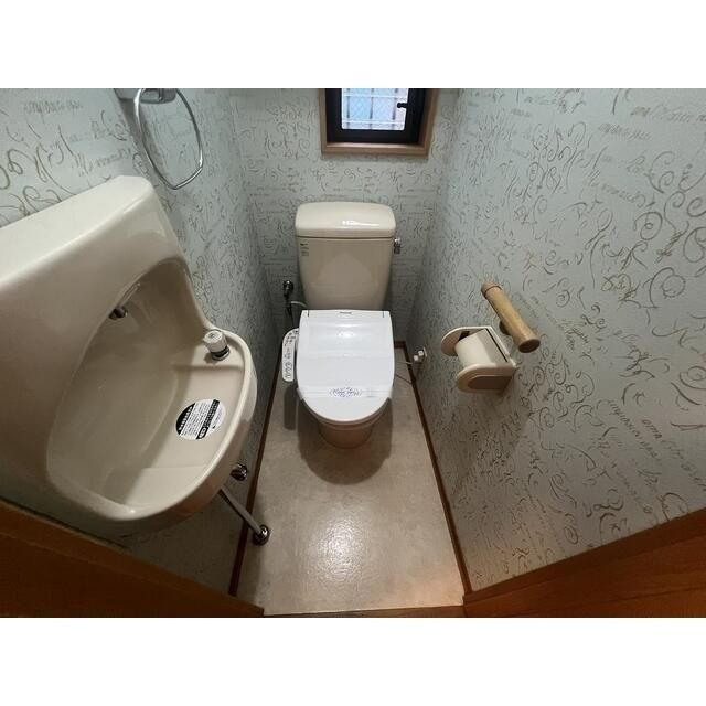 大島８丁目戸建のトイレ
