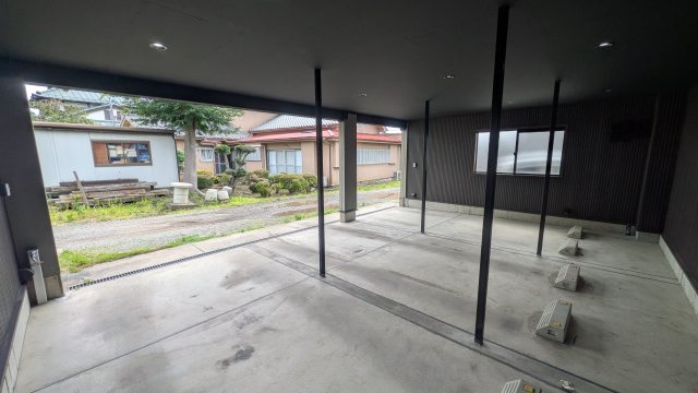 エスパス・ドゥ・ルポの駐車場