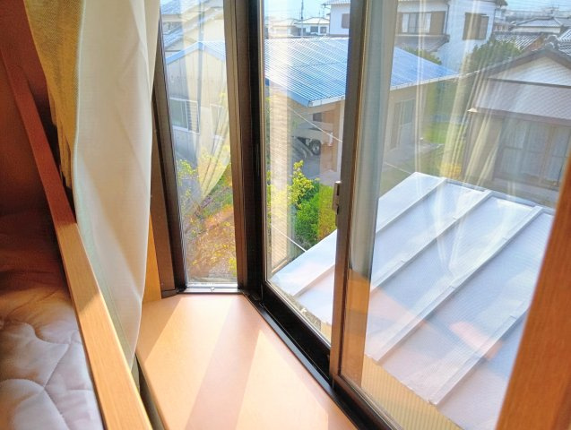 売中古戸建　静岡市駿河区広野４丁目の洋室|出窓もついています。
