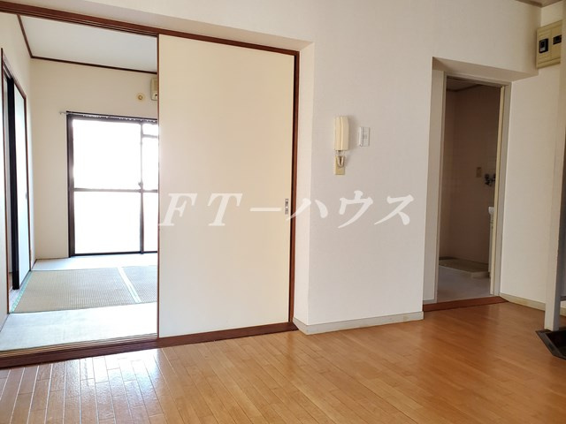 船橋市前原西６丁目の賃貸マンションの居間・リビング