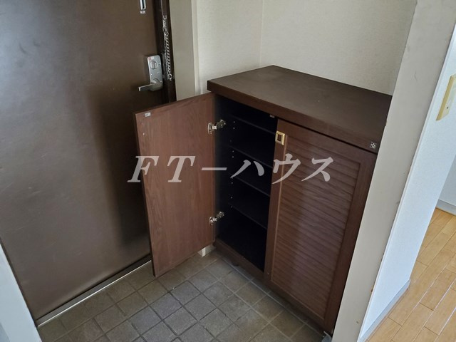 船橋市前原西６丁目の賃貸マンションの玄関