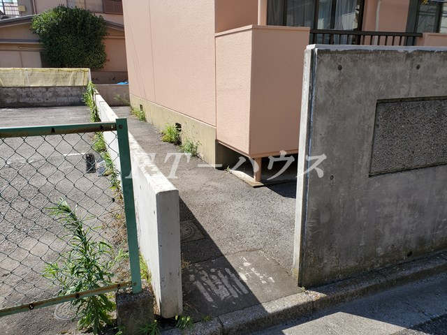 船橋市前原西６丁目の賃貸マンションのエントランス