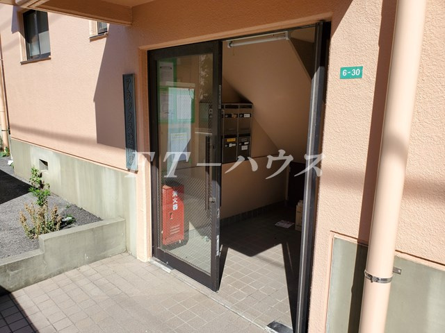 船橋市前原西６丁目の賃貸マンションのロビー