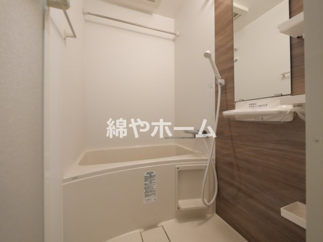 プレリスＮＥＯ大阪十三エルヴィオンの浴室|ゆったり過ごせるお風呂です