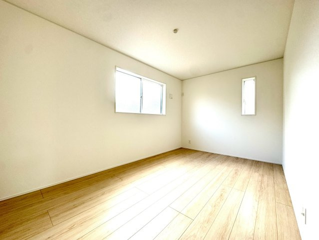 クレイドルガーデン　岡崎市中町第6の洋室|収納も充実した子供部屋。学用品もすっきり片付き、集中して過ごせる環境です。