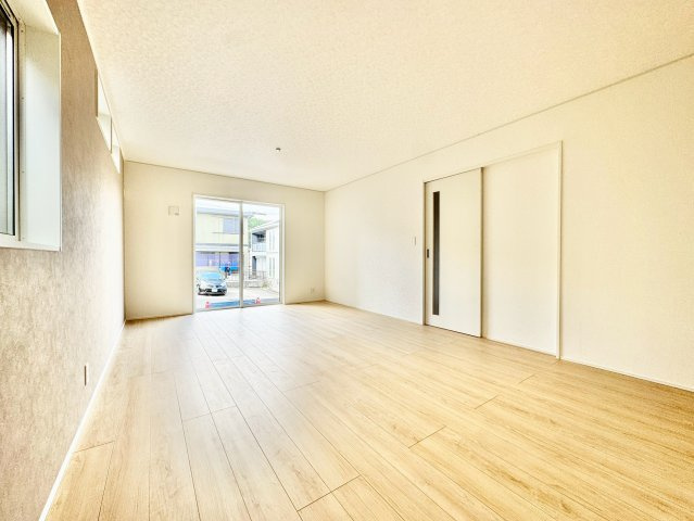 クレイドルガーデン　岡崎市中町第6の居間・リビング|家族が自然と集まる広々としたリビング。お子様の成長を見守りながら過ごせます。