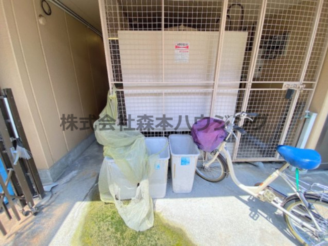 【その他共用部分】 | 　シャトー寺浦 | 専用ごみ置き場です