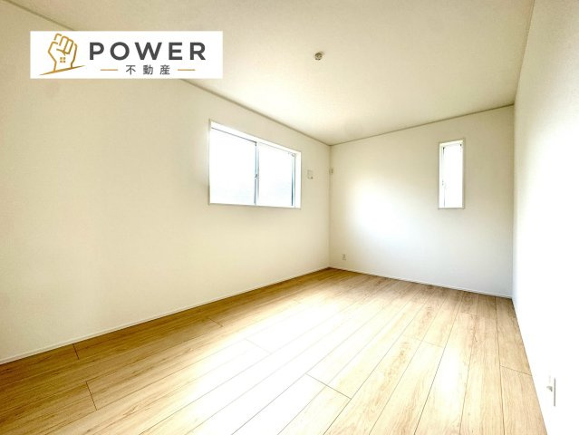 クレイドルガーデン　岡崎市中町第6の洋室|収納も充実した子供部屋。学用品もすっきり片付き、集中して過ごせる環境です。