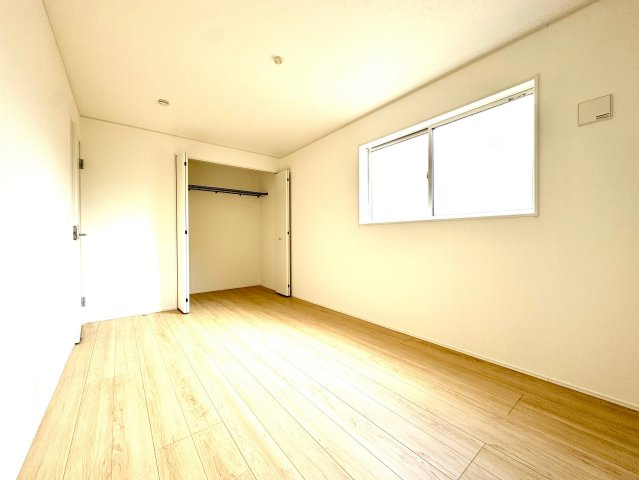 クレイドルガーデン　岡崎市中町第6の洋室|収納も充実した子供部屋。学用品もすっきり片付き、集中して過ごせる環境です。