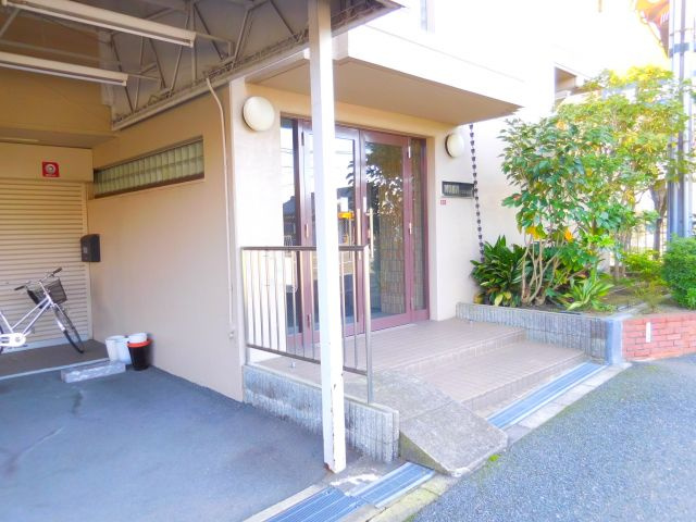 野田マンションⅢのエントランス