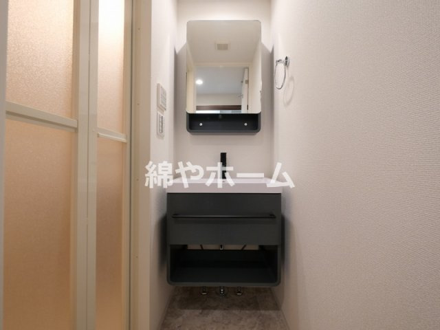 プレリスＮＥＯ大阪十三エルヴィオンの洗面所|使いやすい洗面所です