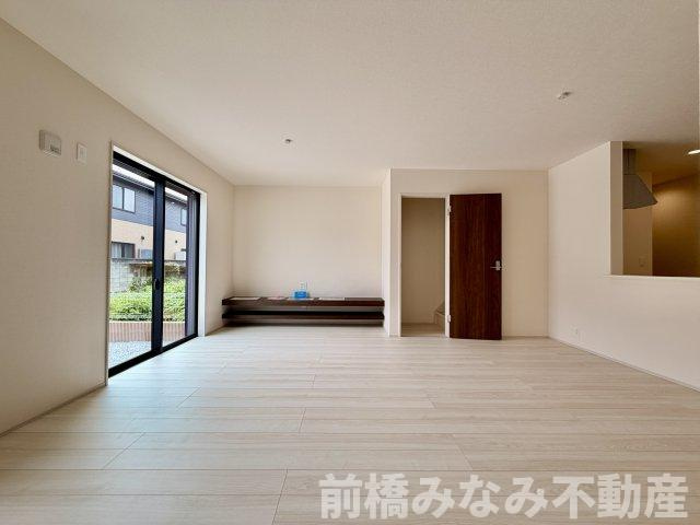 【新築】前橋市総社町植野第２　１号棟(全３棟)　リーブルガーデン　新築建売分譲の居間・リビング|使いやすい居間です