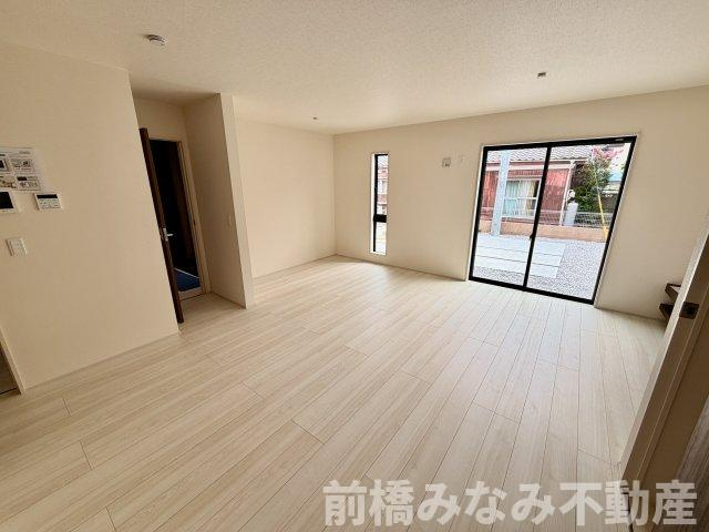 【新築】前橋市総社町植野第２　１号棟(全３棟)　リーブルガーデン　新築建売分譲の居間・リビング|ゆったりとしたリビングです