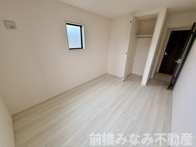 【新築】前橋市総社町植野第２　１号棟(全３棟)　リーブルガーデン　新築建売分譲の洋室|明るい洋室です