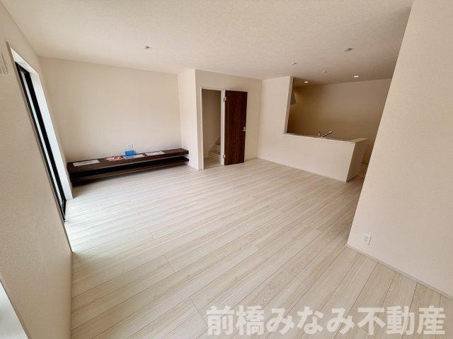 【新築】前橋市総社町植野第２　１号棟(全３棟)　リーブルガーデン　新築建売分譲の居間・リビング|おしゃれなリビングです