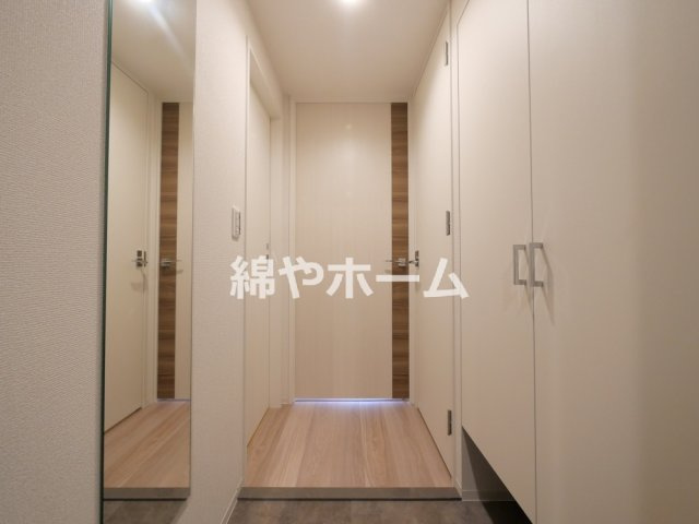 プレリスＮＥＯ大阪十三エルヴィオンの玄関|ゆったりとした玄関です