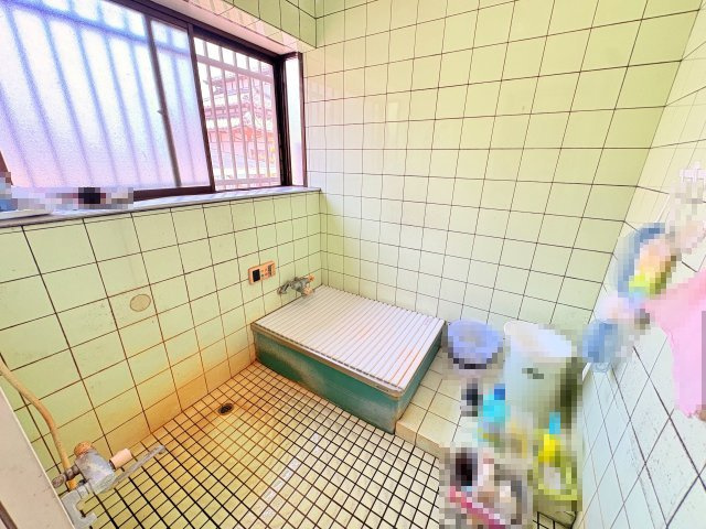 佐賀市諸富町大字山領　和室8帖　4LDKの浴室