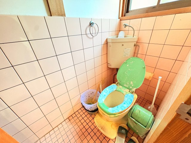 佐賀市諸富町大字山領　和室8帖　4LDKのトイレ