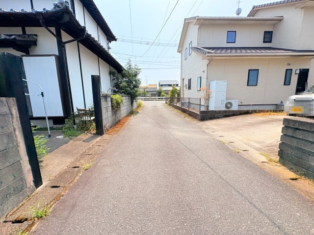 佐賀市諸富町大字山領　和室8帖　4LDKの前面道路含む現地写真