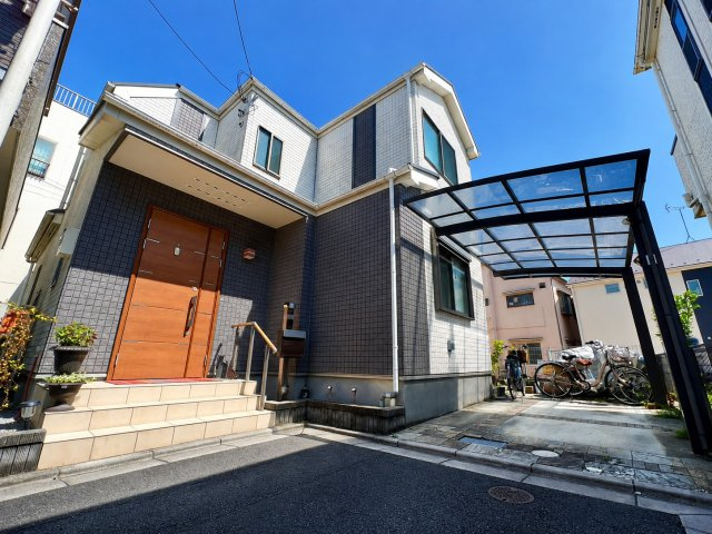 江戸川区北小岩8丁目戸建ての外観|街並みに映える端正なファサード。帰るたびに愛着が深まる住まいです！