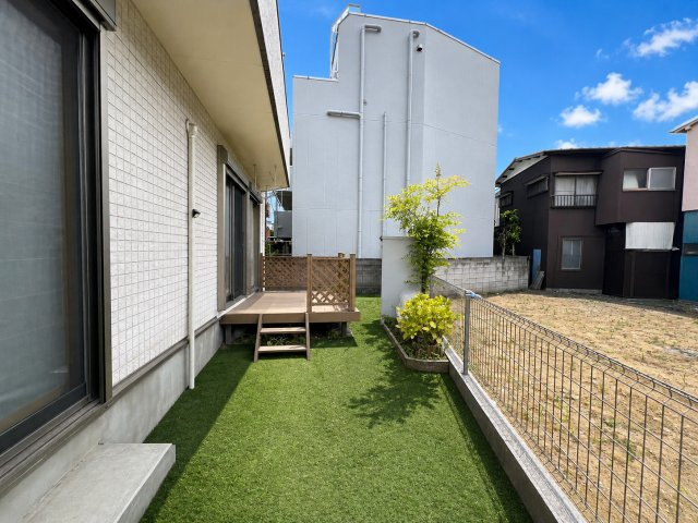 江戸川区北小岩8丁目戸建ての庭|季節を感じながら過ごせる庭空間。※一部画像は私物消去CG処理をしています。