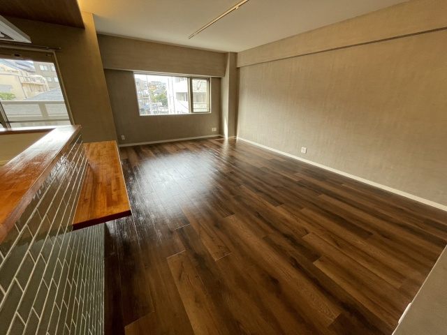 芦屋市船戸町の賃貸マンションの居間・リビング