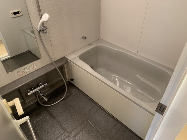 芦屋市船戸町の賃貸マンションの浴室