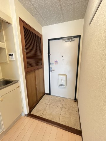 マンションカミュの玄関