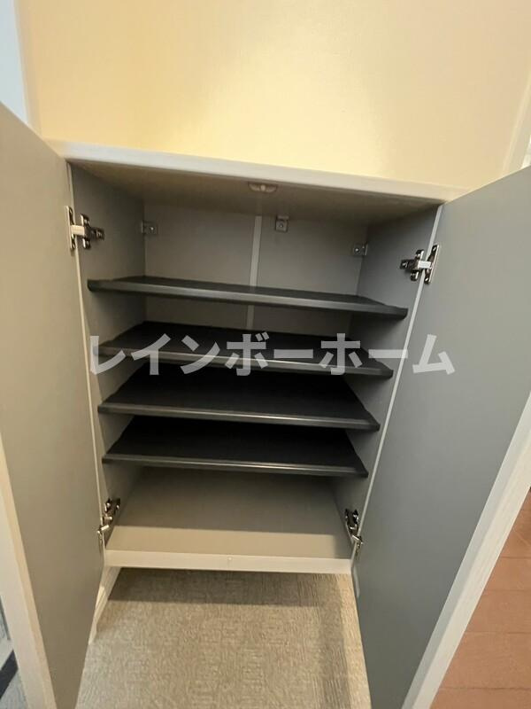 メラース　特典：仲介手数料が無料です!!の玄関|シューズボックス付きです