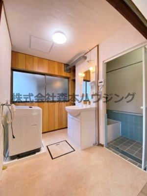 【洗面所】 | 　寝屋川市平池町16テラスハウス | 使いやすい洗面所です