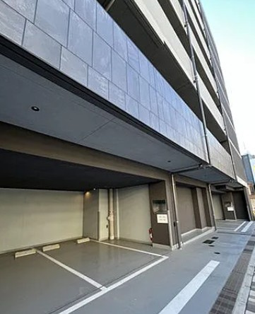 クレストコート中板橋の駐車場