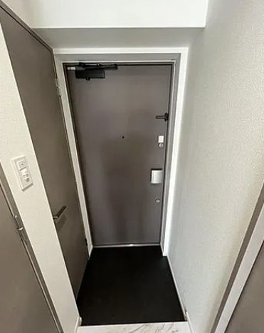 クレストコート中板橋の玄関