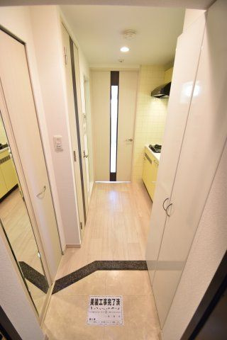 プレサンス難波リバーオアシスの玄関