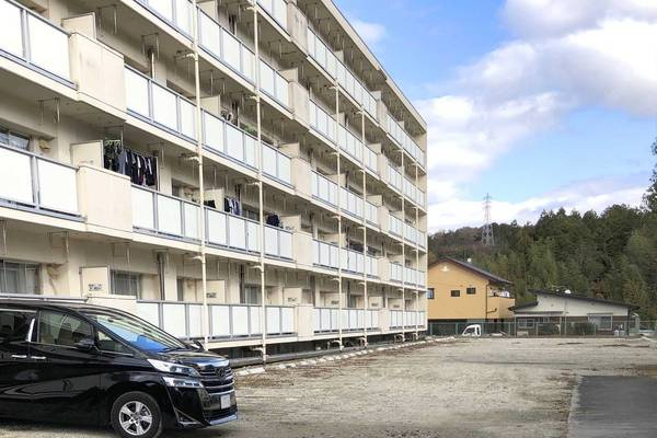 ビレッジハウス南中津川1号棟の駐車場