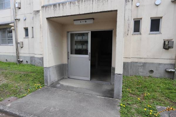 ビレッジハウス南中津川1号棟のエントランス