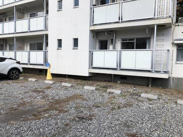 ビレッジハウス大庭2号棟の駐車場