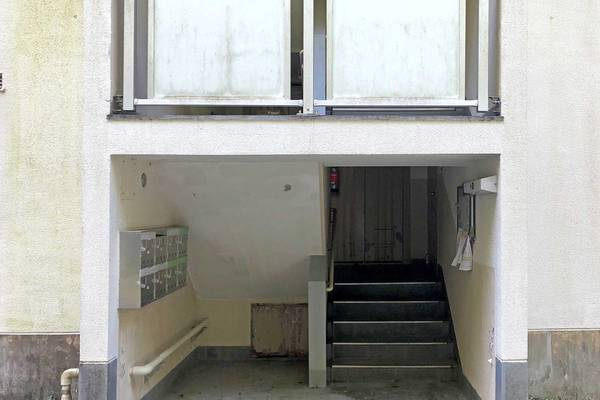 ビレッジハウス大庭2号棟のエントランス