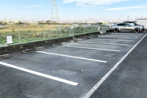 ビレッジハウス若林6号棟の駐車場