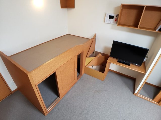 レオパレス中野５１のその他|備付ベット完備　大型収納付き