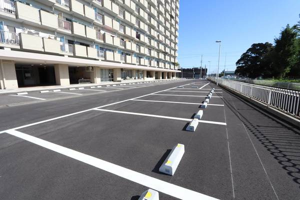 ビレッジハウス一宮タワー1号棟の駐車場