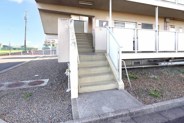 ビレッジハウス増田3号棟のエントランス