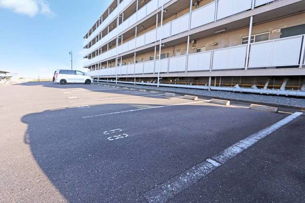 ビレッジハウス増田3号棟の駐車場