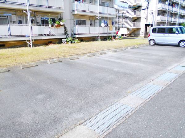 ビレッジハウス牛山6号棟の駐車場