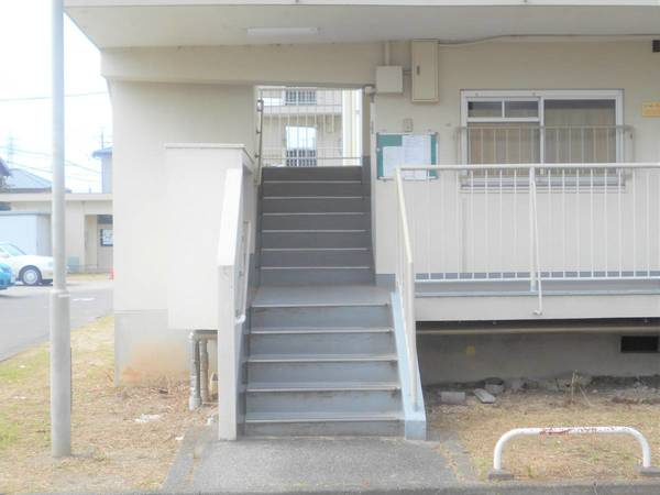 ビレッジハウス牛山6号棟のエントランス