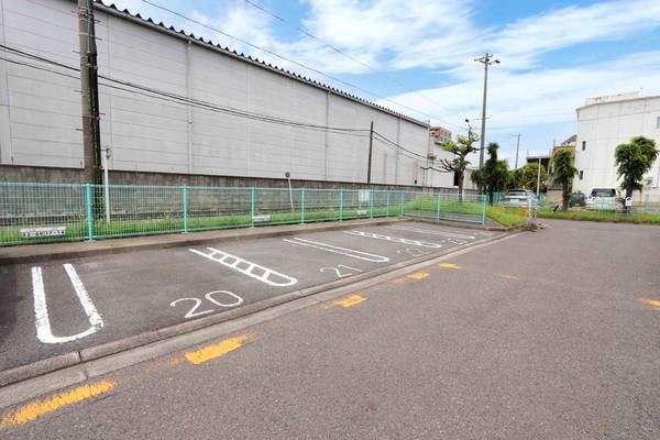 ビレッジハウス井之口3号棟の駐車場