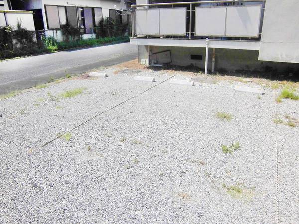 ビレッジハウス石宮1号棟の駐車場