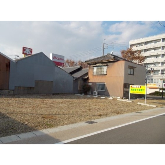 加納新本町３丁目駐車場の外観
