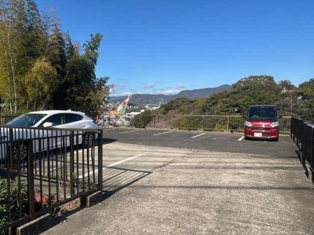ルーベンヌ赤崎Ｂの駐車場